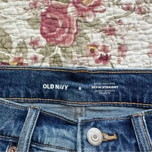 NWT Old Navy Extra High-Rise Sky-Hi Straight Denim Shorts thumbnail 3