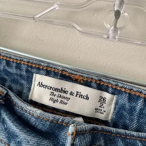 Abercrombie & Fitch The High Rise Skinny‎ Jean- Size 2 Long Split Hem thumbnail 5