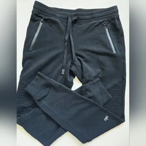 Alo Yoga Women’s Urban Moto Sweatpant, M, Black thumbnail 10