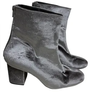 Free People Cecile Ankle Boot in Silver Grey Velvet Sz 9.5 thumbnail 1