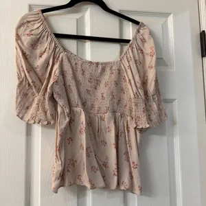 Saltwater Luxe Boutique Pin Tucked Cropped Blouse Top Size Medium thumbnail 7