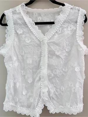 Boutique White Lace Embroidered Button Front Sleeveless Top Large thumbnail 1