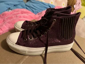 Converse All Star High Top Sneakers in Burgundy Size 8.5 thumbnail 1