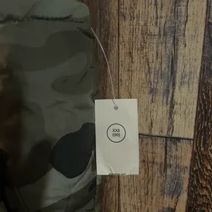 No Boundaries New Women's Camouflage Puffer Vest Winter Sleeveless Cropped Outerwear Puffer thumbnail 5