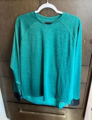 Patagonia woman's large long sleeve shirt thumbnail 1