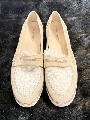 Vionic Cheryl Faux Fur Womens Size 9 Beige Casual Slip-On Loafer Flats Shoes thumbnail 1