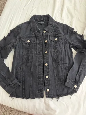 Pretty Little Thing Distressed denim jacket thumbnail 1