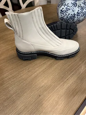 rag & bone Cream Leather Chelsea Lug Booties Sz 39 thumbnail 4