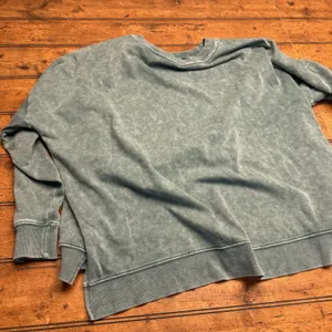 Colsie Sweatshirt‎ Womens Large Green Distressed Crewneck Pullover Lounge Top thumbnail 6