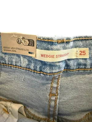 Levi’s NWT Wedgie Straight Jeans Women’s 25x28 Light Wash High Rise Denim thumbnail 8