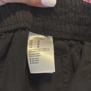 American Eagle Outfitters Black Cargo Pants Relaxed Fit Size Medium thumbnail 9