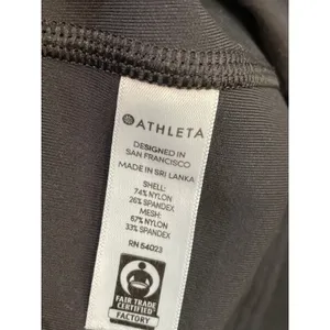 Athleta Capri Leggings Size XS Black Side Pockets Lightweight Athleisure thumbnail 7