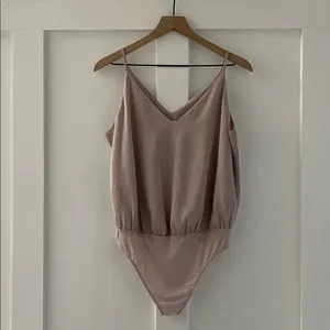 EXPRESS Crepe Sleeveless Cami Bodysuit Double V-Neck Thong Back in Mauve Size L thumbnail 3