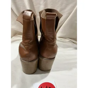Woman’s Mossimo Cowboy Ankle Boot With Heel Brown Leather 6 1/2 thumbnail 4