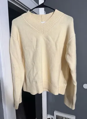 H&M Sweater thumbnail 1