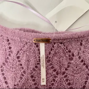 NEW! oversized knit sweater thumbnail 6