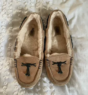 UGG Slippers thumbnail 1