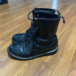 Dr. Martens Jarden Black Pisa Leather Boot Women’s Size 6. thumbnail 3