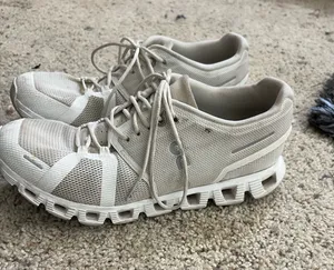 On cloud shoes women’s size 8.5 thumbnail 1