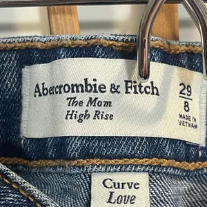 Abercrombie & Fitch Women’s High Rise The Mom Jean Curve Love in Dark Destroy 29 thumbnail 9