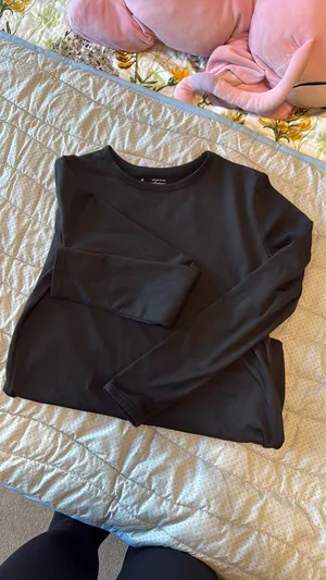 Black fleece top Size M thumbnail 2