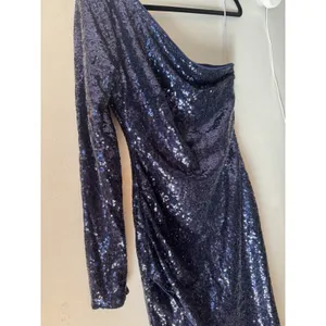 NWT Lulus Deja Vu One Shoulder Sequin Dress Navy Blue Size Small thumbnail 5