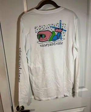 Vineyard Vines Snow Ski Whale Design White Cotton Long Sleeve Tshirt Size XL thumbnail 3