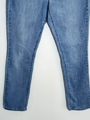 Levi’s Light Wash Mid-Rise Skinny Jeans Size 14 thumbnail 3