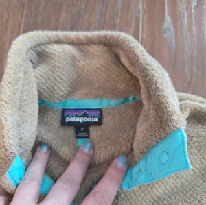 PATAGONIA Women's Re-Tool Snap-T Pullover Brown Tan Blue Size Small Winter Coat thumbnail 5