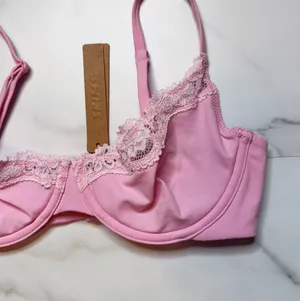 NWT Skims Fits Everybody Lace Unlined Scoop Bra  thumbnail 4