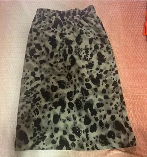 Black and green patterned midi skirt Size M thumbnail 1