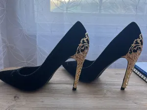 Beautiful Black And Gold Heels Size 11 thumbnail 1