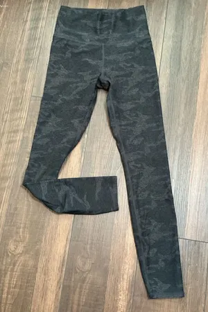 Vuori Clean Elevation Leggings Grey Camo High Rise Zip Pocket XS VW444 Legging thumbnail 1