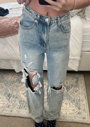 Ripped Light Wash Blue Jeans thumbnail 1