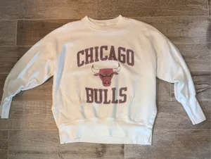 Abercrombie & Fitch White Chicago Bulls Sweatshirt thumbnail 1