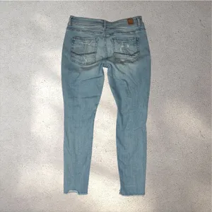 BKE Gabby Jeans Women’s 28 Light Wash Mid Rise Distressed Skinny Stretch ABK575A thumbnail 2