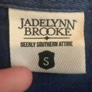 Jadelynn Brooke size small navy T-shirt‎ thumbnail 4