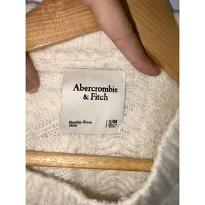 Abercrombie & Fitch Cream Cable Knit Long Sleeve Crew Neck Sweater Size S / M thumbnail 4