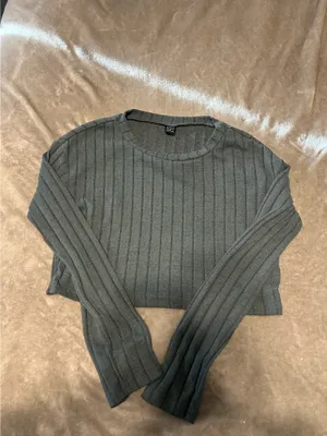 Shein Basic Long Sleeve Crop Tops  thumbnail 3