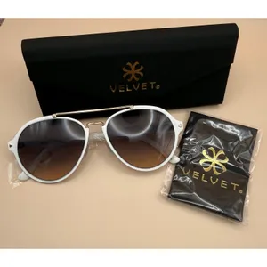 Velvet Eyewear White Gold Aviator Sunglasses‎ with Gradient Lenses and Case thumbnail 3