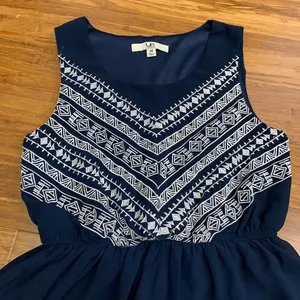 YA Los Angeles Dress Womens‎ Size Medium Navy Sleeveless Fit & Flare White Trim thumbnail 2