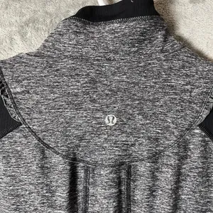 Lululemon Run: Your Heart Out Pullover Heathered Grey and Black Rulu‎ Size 4 thumbnail 4