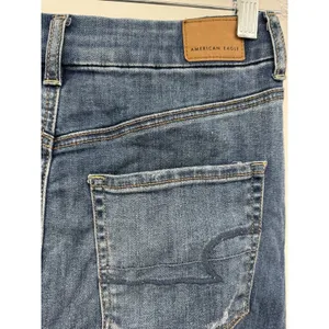 American Eagle Super Stretch Denim Mini Skirt Sz 6 Classic Wash Distressed Boho thumbnail 4
