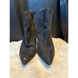 BCBG Paris Black Faux Suede Pointed Toe Block Heel Ankle Boots PL-CRIA2 6.5M thumbnail 5