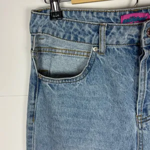 edikted pocketless mom jeans Distressed Button Fly Size Medium thumbnail 6