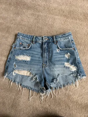 Zara High-Waisted Distressed Denim Shorts – Size 4 thumbnail 2