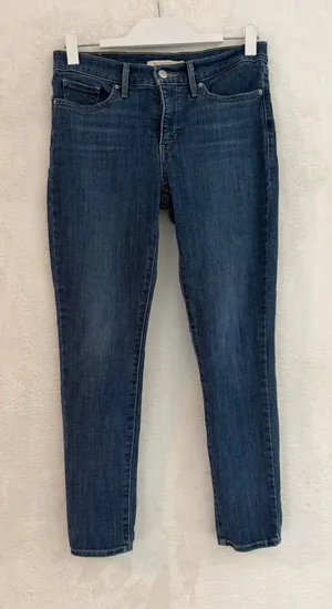 Levis 311 Shaping‎ Skinny Jeans Womens 28 Medium Wash Blue Mid Rise Denim thumbnail 1