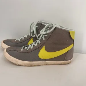 Nike Women's Grey Bruin Lite Nylon Mid Trainer Sneakers Size 8 thumbnail 2