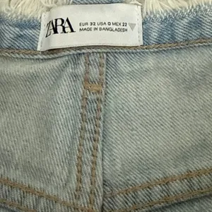 ZARA Vintage Wash Wide Leg Baggy Light Blue Faded Denim Jeans Size 0 thumbnail 3