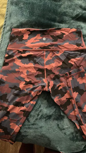 Lululemon size 12 burgundy camo thumbnail 1